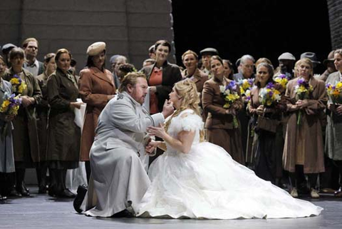 Simon O'Neill as Lohengrin and Julie Adams as Elsa in Wagner's "Lohengrin." Photo: Cory Weaver/San Francisco Opera