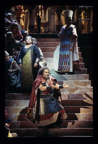 Michèle Crider (Aida), Timothy Noble (Amonasro), Francesco Ellero d'Artegna (Ramfis), Chorus, Aida, Giuseppe Verdi. San Francisco Opera, 1996-97. Photographer: Marty Sohl/San Francisco Opera.