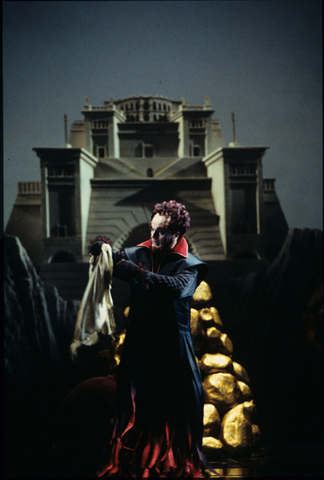 Thomas Sunnegårdh (Loge), Das Rheingold, Richard Wagner. San Francisco Opera, 1998-99. Photographer: Marty Sohl/San Francisco Opera.