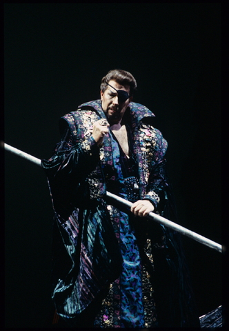 James Morris (Wotan), Das Rheingold, Richard Wagner. San Francisco Opera, 1998-99. Photographer: Marty Sohl/San Francisco Opera.