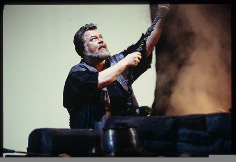 George Gray (Siegfried), Siegfried, Richard Wagner. San Francisco Opera, 1998-99. Photographer: Larry Merkle/San Francisco Opera.