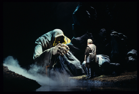 Eric Halfvarson (Fafner), George Gray (Siegfried), Siegfried, Richard Wagner. San Francisco Opera, 1998-99. Photographer: Larry Merkle/San Francisco Opera.