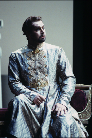 David Okerlund (Gunther), Götterdämmerung, Richard Wagner. San Francisco Opera, 1998-99. Photographer: Marty Sohl/San Francisco Opera.