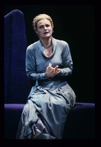 Lorraine Hunt (Ottavia), L'Incoronazione di Poppea, Claudio Monteverdi. San Francisco Opera, 1997-98. Photographer: Marty Sohl/San Francisco Opera.