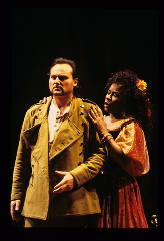 Walter Fraccaro (Don José), Denyce Graves (Carmen), Carmen, Georges Bizet. San Francisco Opera, 1997-98. Photographer: Marty Sohl/San Francisco Opera.