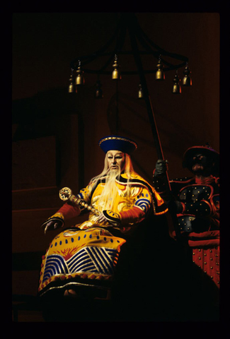 Joseph Frank (Emperor Altoum), Turandot, Giacomo Puccini. San Francisco Opera, 1998-99. Photographer: Marty Sohl/San Francisco Opera.