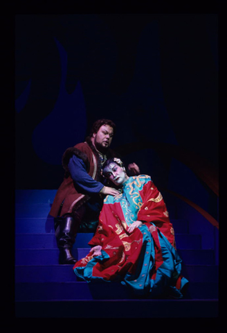 Richard Margison (Calaf), Gabriele Schnaut (Turandot), Turandot, Giacomo Puccini. San Francisco Opera, 1998-99. Photographer: Marty Sohl/San Francisco Opera.