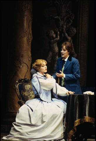 Janice Watson (Arabella), Mary Mills (Zdenka), Arabella, Richard Strauss. San Francisco Opera, 1998-99. Photographer: Marty Sohl/San Francisco Opera.