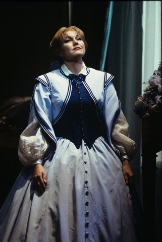 Janice Watson (Arabella), Arabella, Richard Strauss. San Francisco Opera, 1998-99. Photographer: Marty Sohl/San Francisco Opera.