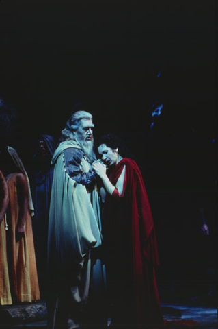 Andrea Silvestrelli (Oroveso), Carol Vaness (Norma), Norma, Vincenzo Bellini. San Francisco Opera, 1998-99. Photographer: Marty Sohl/San Francisco Opera.