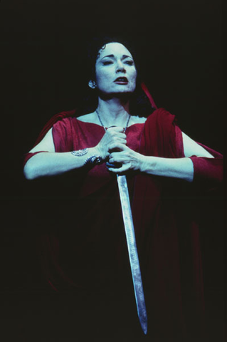 Carol Vaness (Norma), Norma, Vincenzo Bellini. San Francisco Opera, 1998-99. Photographer: Marty Sohl/San Francisco Opera.