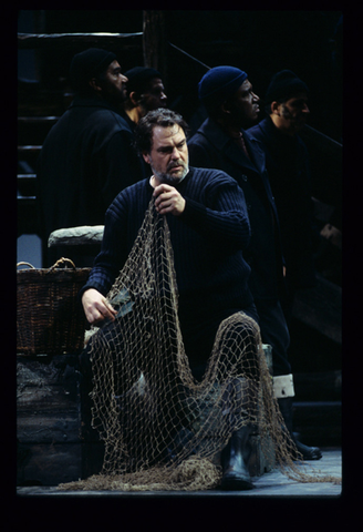 Thomas Moser (Peter Grimes), Peter Grimes, Benjamin Britten. San Francisco Opera, 1998-99. Photographer: Marty Sohl/San Francisco Opera.