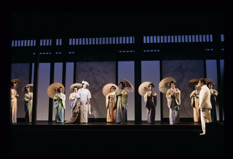 Sylvie Valayre (Cio-Cio-San), Luis Lima (Pinkerton), Chorus, Madama Butterfly, Giacomo Puccini. San Francisco Opera, 1998-99. Photographer: Marty Sohl/San Francisco Opera.