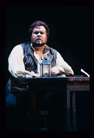 Richard Margison (Mario Cavaradossi), Tosca, Giacomo Puccini. San Francisco Opera, 1997-98. Photographer: Marty Sohl/San Francisco Opera.