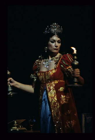 Carol Vaness (Floria Tosca), Tosca, Giacomo Puccini. San Francisco Opera, 1997-98. Photographer: Marty Sohl/San Francisco Opera.