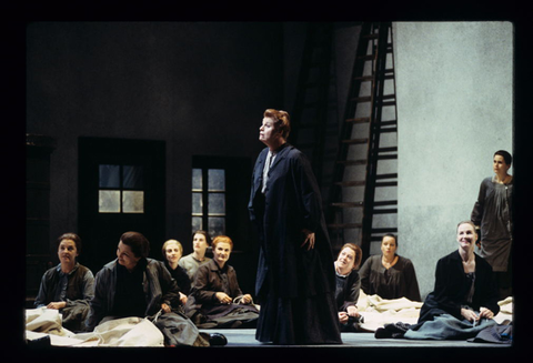 Josepha Gayer (Mary), Chorus, Der Fliegende Holländer, Richard Wagner. San Francisco Opera, 1997-98. Photographer: Marty Sohl/San Francisco Opera.