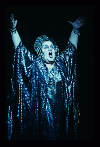 Jane Henschel (Klytemnestra), Elektra, Richard Strauss. San Francisco Opera, 1997-98. Photographer: Marty Sohl/San Francisco Opera.