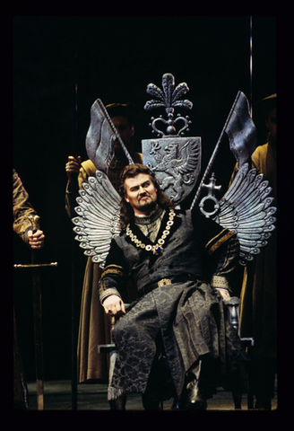 Jeffrey Wells (Gessler), Guillaume Tell, Gioachino Rossini. San Francisco Opera, 1997-98. Photographer: Marty Sohl/San Francisco Opera.