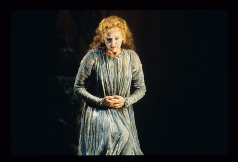 Frederica von Stade (Mélisande), Pelléas et Mélisande, Claude Debussy. San Francisco Opera, 1997-98. Photographer: Ron Scherl/San Francisco Opera.