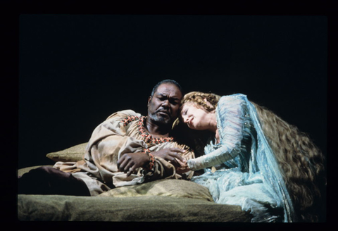 Willard White (Golaud), Frederica von Stade (Mélisande), Pelléas et Mélisande, Claude Debussy. San Francisco Opera, 1997-98. Photographer: Ron Scherl/San Francisco Opera.