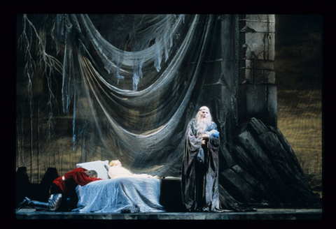 Willard White (Golaud), Frederica von Stade (Mélisande), Robert Lloyd (Arkel), Pelléas et Mélisande, Claude Debussy. San Francisco Opera, 1997-98. Photographer: Ron Scherl/San Francisco Opera.