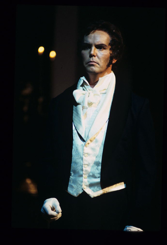 Anthony Michaels-Moore (Onegin), Eugene Onegin, Pyotr Ilyich Tchaikovsky. San Francisco Opera, 1997-98. Photographer: Marty Sohl/San Francisco Opera.