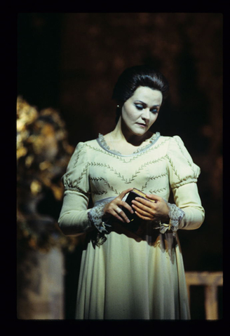 Elena Prokina (Tatyana), Eugene Onegin, Pyotr Ilyich Tchaikovsky. San Francisco Opera, 1997-98. Photographer: Marty Sohl/San Francisco Opera.