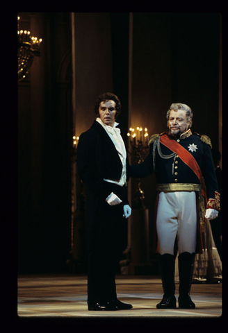 Anthony Michaels-Moore (Onegin), Eric Halfvarson (Prince Gremin), Eugene Onegin, Pyotr Ilyich Tchaikovsky. San Francisco Opera, 1997-98. Photographer: Marty Sohl/San Francisco Opera.