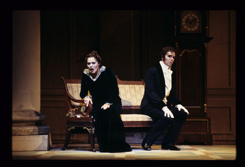 Elena Prokina (Tatyana), Anthony Michaels-Moore (Onegin), Eugene Onegin, Pyotr Ilyich Tchaikovsky. San Francisco Opera, 1997-98. Photographer: Marty Sohl/San Francisco Opera.