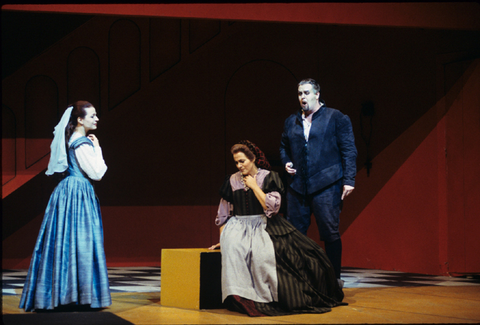 Giusy Devinu (Gilda), Mary Philips (Giovanna), Christopher Robertson (Rigoletto), Rigoletto, Giuseppe Verdi. San Francisco Opera, 1997-98. Photographer: Marty Sohl/San Francisco Opera.