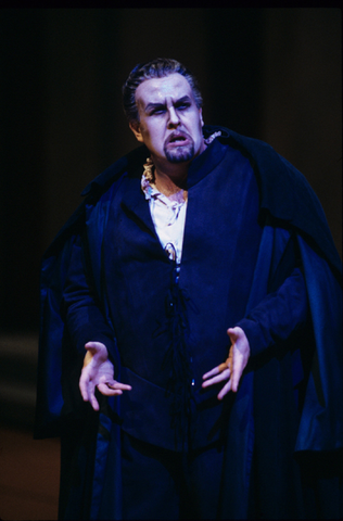 Christopher Robertson (Rigoletto), Rigoletto, Giuseppe Verdi. San Francisco Opera, 1997-98. Photographer: Marty Sohl/San Francisco Opera.