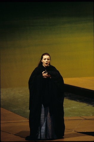 Giusy Devinu (Gilda), Rigoletto, Giuseppe Verdi. San Francisco Opera, 1997-98. Photographer: Marty Sohl/San Francisco Opera.