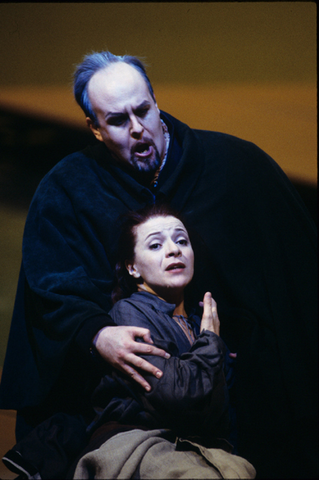 Christopher Robertson (Rigoletto), Giusy Devinu (Gilda), Rigoletto, Giuseppe Verdi. San Francisco Opera, 1997-98. Photographer: Marty Sohl/San Francisco Opera.