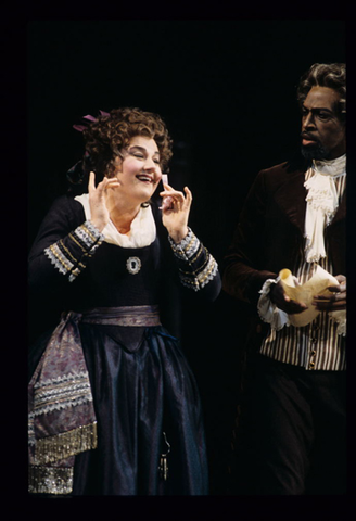 Catherine Cook (Marcellina), Chester Patton (Dr. Bartolo), Le Nozze di Figaro, Wolfgang Amadeus Mozart. San Francisco Opera, 1997-98. Photographer: Marty Sohl/San Francisco Opera.