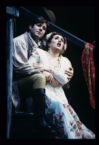 Mario Malagnini (Mario Cavaradossi), Georgina Lukacs (Tosca), Tosca, Giacomo Puccini. San Francisco Opera, 1997-98. Photographer: Marty Sohl/San Francisco Opera.