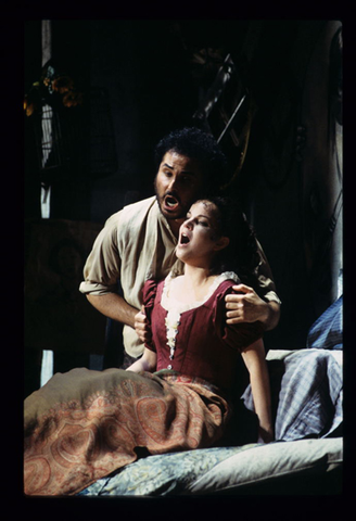 Roberto Aronica (Rodolfo), Mary Mills (Mimì), La Bohème, Giacomo Puccini. San Francisco Opera, 1995-96. Photographer: Marty Sohl/San Francisco Opera.