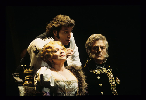 Judith Forst (Queen Gertrude), Thomas Hampson (Hamlet), Robert Lloyd (King Claudius), Hamlet, Ambroise Thomas. San Francisco Opera, 1996-97. Photographer: Ron Scherl/San Francisco Opera.