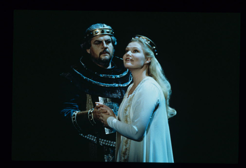 Jan-Hendrik Rootering (Heinrich), Karita Mattila (Elsa), Lohengrin, Richard Wagner. San Francisco Opera, 1996-97. Photographer: Ron Scherl/San Francisco Opera.