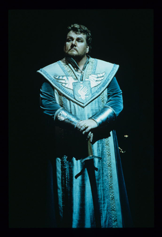 Ben Heppner (Lohengrin), Lohengrin, Richard Wagner. San Francisco Opera, 1996-97. Photographer: Ron Scherl/San Francisco Opera.