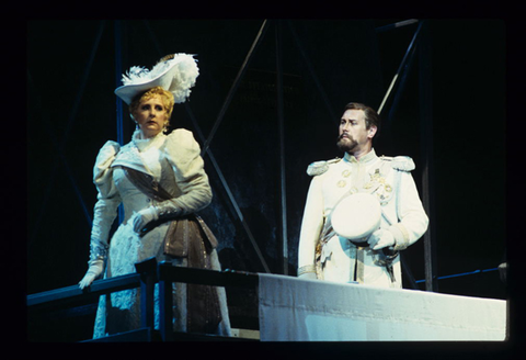 Lauren Flanigan (Yaroslavna), Sergei Leiferkus (Igor), Prince Igor, Alexander Borodin. San Francisco Opera, 1996-97. Photographer: Marty Sohl/San Francisco Opera.