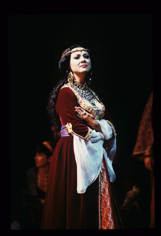 Elena Zaremba (Konchakovna), Prince Igor, Alexander Borodin. San Francisco Opera, 1996-97. Photographer: Marty Sohl/San Francisco Opera.