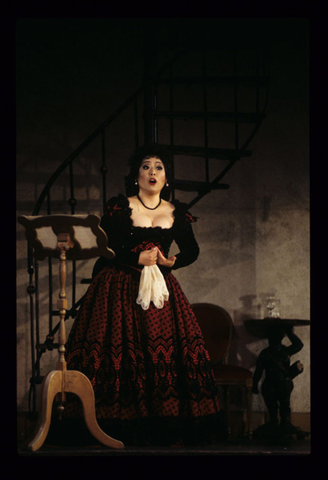 Mika Shigematsu (Rosina), Il Barbiere di Siviglia, Gioachino Rossini. San Francisco Opera, 1996-97. Photographer: Marty Sohl/San Francisco Opera.