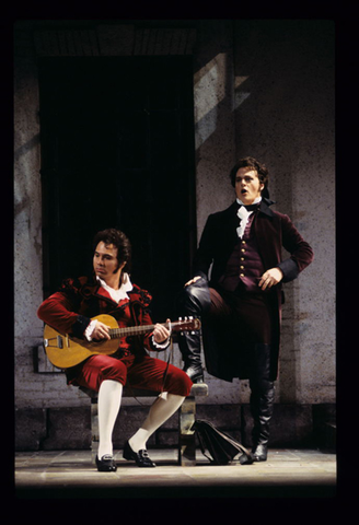 Dmitri Hvorostovsky (Figaro), Bruce Ford (Count Almaviva), Il Barbiere di Siviglia, Gioachino Rossini. San Francisco Opera, 1996-97. Photographer: Marty Sohl/San Francisco Opera.