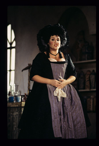 Catherine Cook (Berta), Il Barbiere di Siviglia, Gioachino Rossini. San Francisco Opera, 1996-97. Photographer: Marty Sohl/San Francisco Opera.