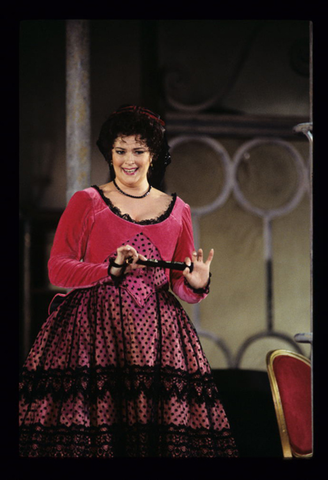 Jennifer Larmore (Rosina), Il Barbiere di Siviglia, Gioachino Rossini. San Francisco Opera, 1996-97. Photographer: Marty Sohl/San Francisco Opera.