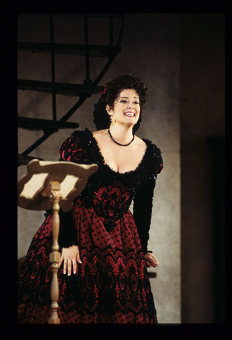 Jennifer Larmore (Rosina), Il Barbiere di Siviglia, Gioachino Rossini. San Francisco Opera, 1996-97. Photographer: Marty Sohl/San Francisco Opera.