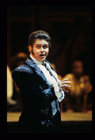 Richard Paul Fink (Escamillo), Carmen, Georges Bizet. San Francisco Opera, 1996-97. Photographer: Marty Sohl/San Francisco Opera.