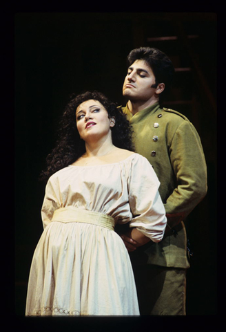 Olga Borodina (Carmen), José Cura (Don José), Carmen, Georges Bizet. San Francisco Opera, 1996-97. Photographer: Marty Sohl/San Francisco Opera.