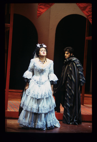 Olga Borodina (Carmen), José Cura (Don José), Carmen, Georges Bizet. San Francisco Opera, 1996-97. Photographer: Marty Sohl/San Francisco Opera.