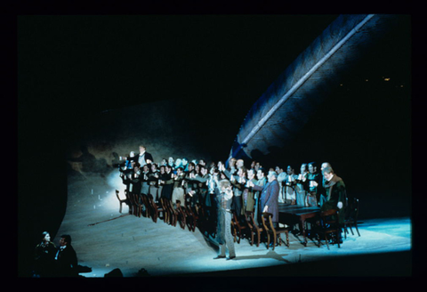 Jerry Hadley (Hoffmann), Ruxandra Donose (Nicklausse), Chorus, Les Contes d'Hoffmann, Jacques Offenbach. San Francisco Opera, 1996-97. Photographer: Ron Scherl/San Francisco Opera.